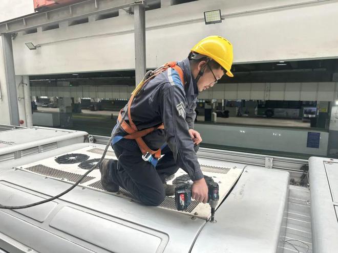 但您一定能坐上凉爽的公交车原因是……j9九游会俱乐部登录入口天气逐步变热(图2)